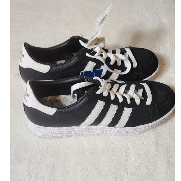 adidas jabbar Shoes - Adidas black and white size 7